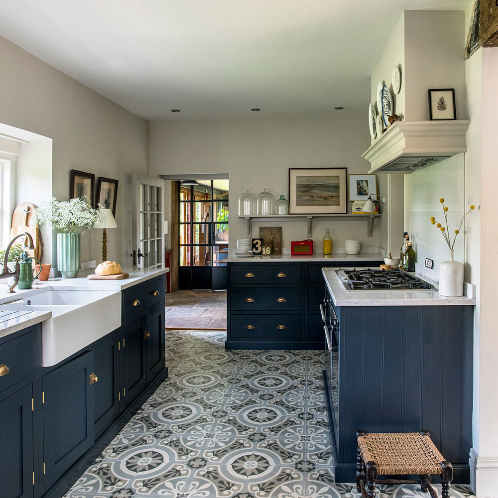 suelo de cocina de azulejo